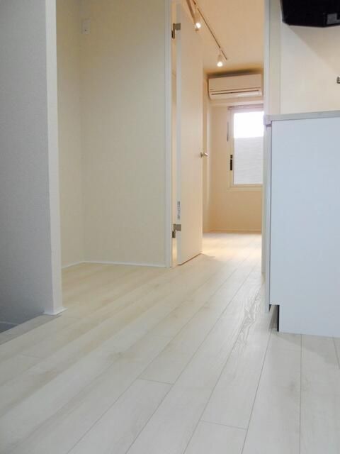 横浜市中区山下町楽器可（ピアノ・弦/管楽器・声楽・DTM）マンション リビング