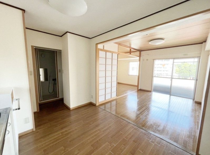 調布市若葉町2丁目楽器可（グランドピアノ・弦管楽器・声楽）マンション リビング