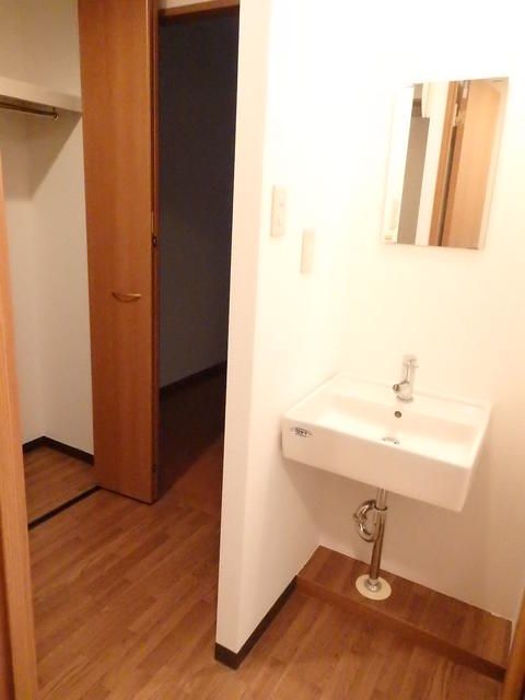 座間市相模が丘5丁目楽器可（ピアノ・弦・木管楽器）マンション 洗面所