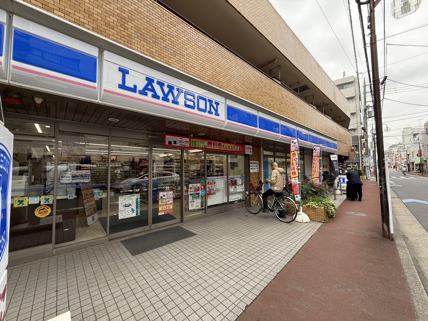 ＡＸＡＳ千鳥町アジールコートＳｔａ. コンビニ