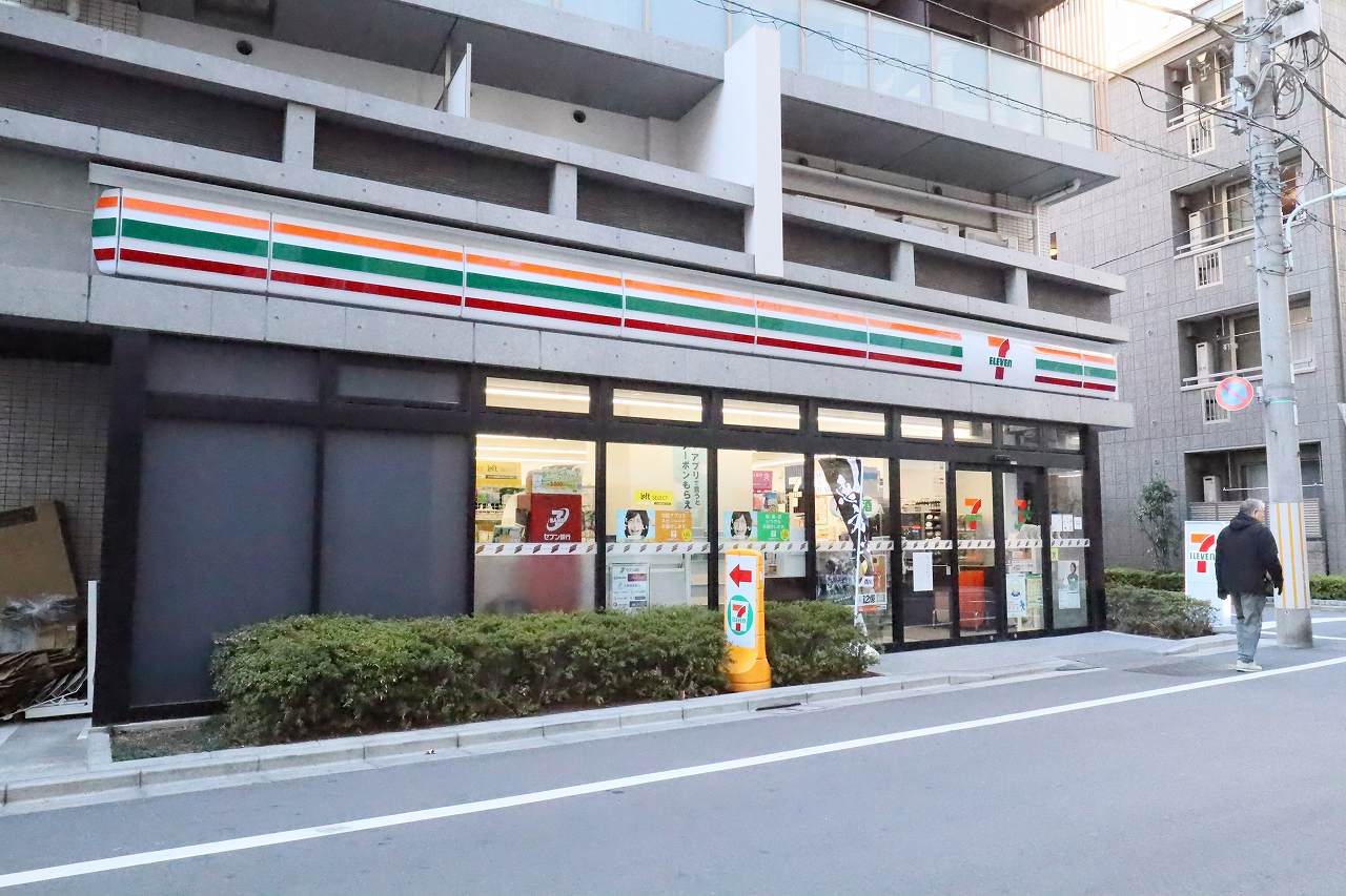 スカイコート銀座東第２ コンビニ