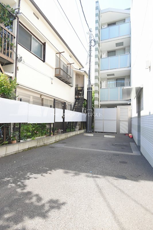 スカイコートパレス小竹向原 駐車場