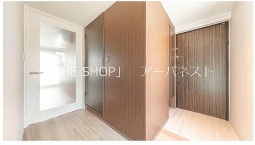 ウェルスクエア初台 玄関