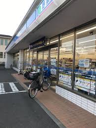 グローリー　アヴェニュー コンビニ