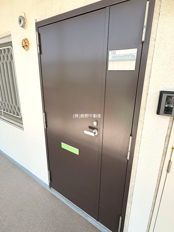 テレパレス横須賀 玄関