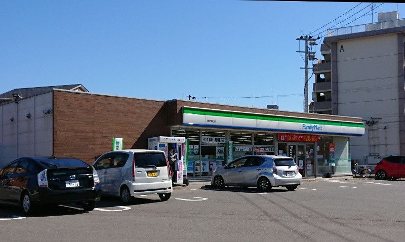 ハイカムール仲沖B棟 コンビニ