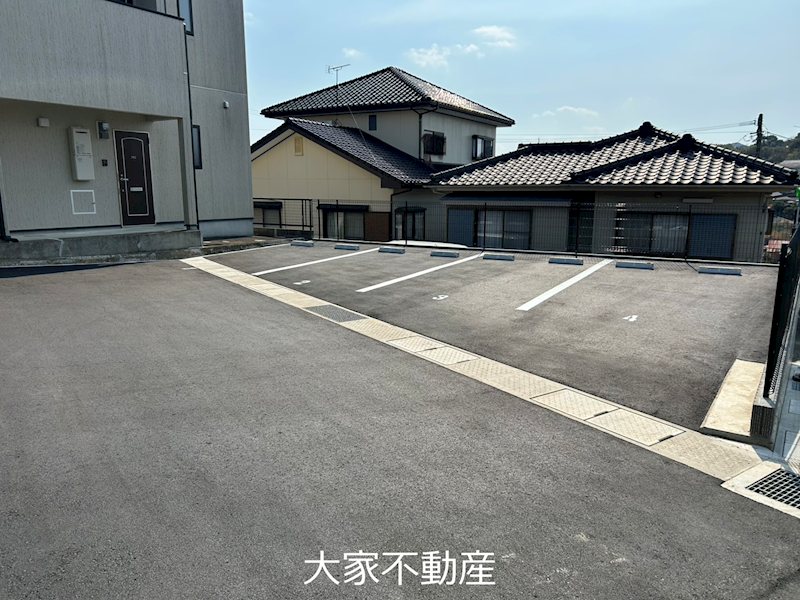 グローリー鷲崎　C棟 駐車場