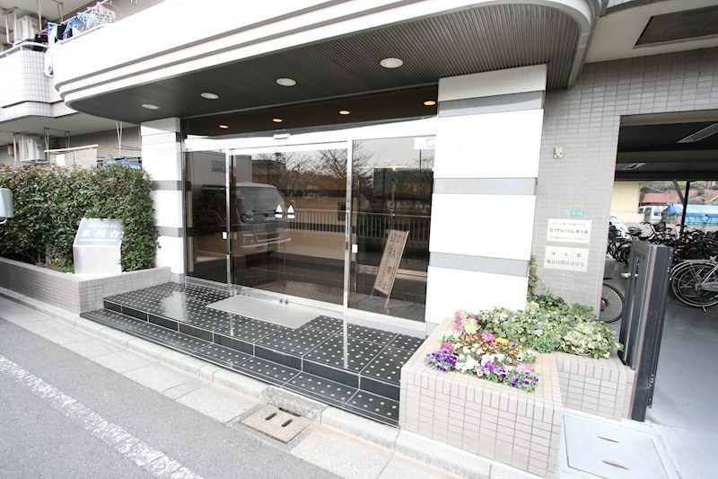 ロイヤルハイム氷川台 エントランス