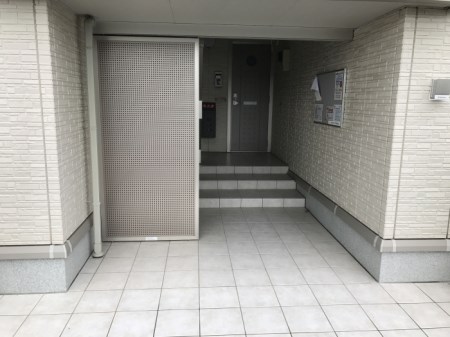 レセンテベルタ 玄関