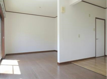 高部様志都呂町貸家 リビング