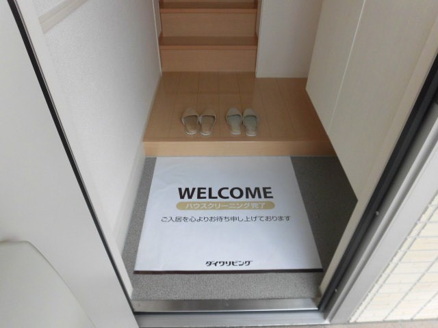 メゾンプレーヌ天竜川C 玄関