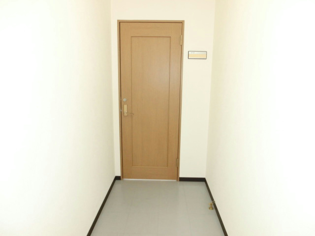 ｂ-space２（ﾋﾞｰｽﾍﾟｰｽ２）事務所 玄関