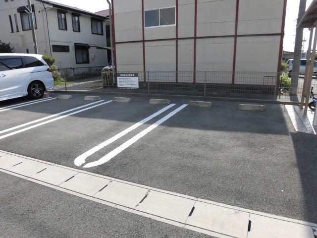 メゾンプレーヌ天竜川A 駐車場