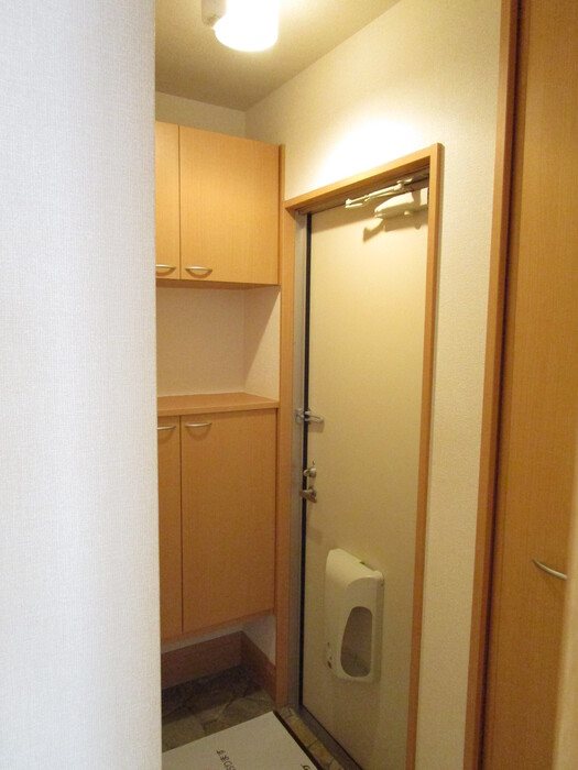 アラモードB 玄関