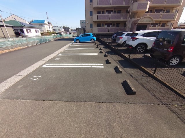 ツインシャトー富ケ丘 駐車場