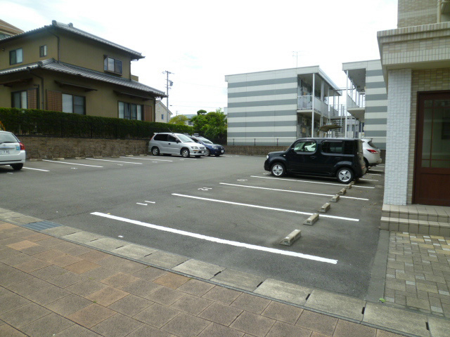 アスティオンⅡ 駐車場
