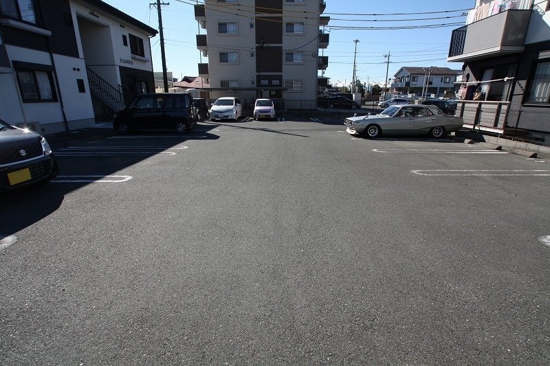 ドエル川井Ｂ 駐車場