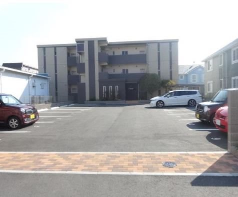 カッシーニ 駐車場