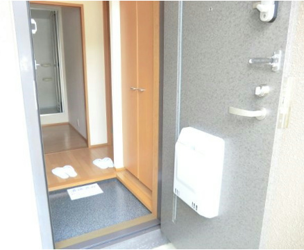 フロンティアII 玄関