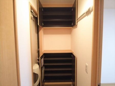 リビングタウン下俣　Ｂ 玄関