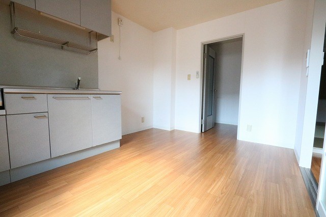 メゾン・ド・ピサロ リビング