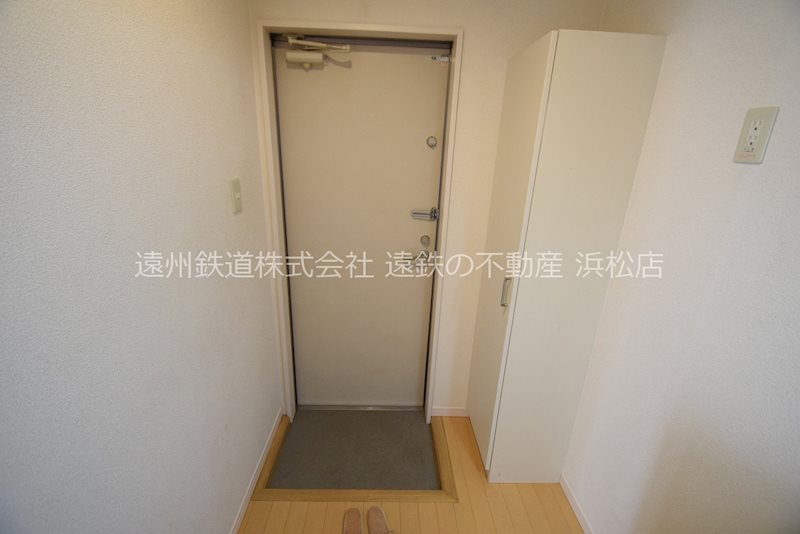 クレフラスト中島 玄関