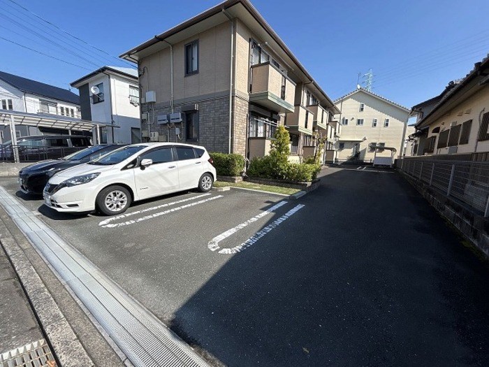 ラディカル 駐車場