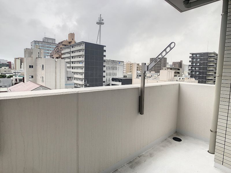 ホワイトアパートメント ベランダ