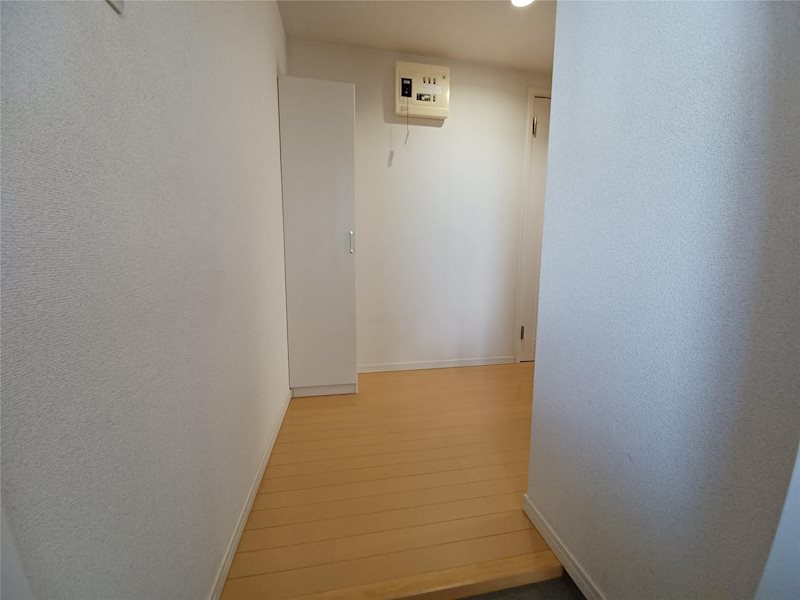 クレフラスト龍禅寺B 玄関