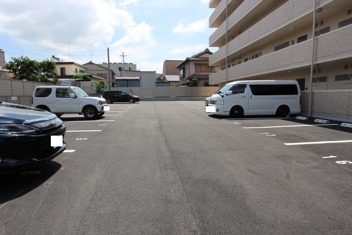 クレストヒル御殿 駐車場