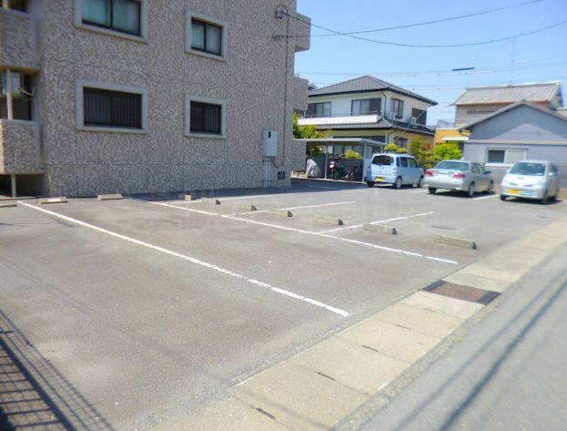 パルティールⅡ 駐車場