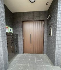 Felsen エントランス