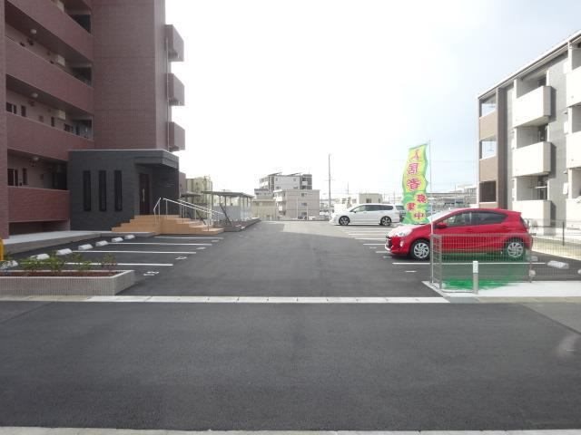 メゾン・リヴェール 駐車場