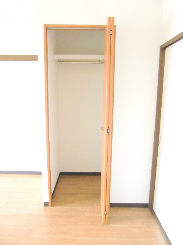 西遠ハイツ 収納