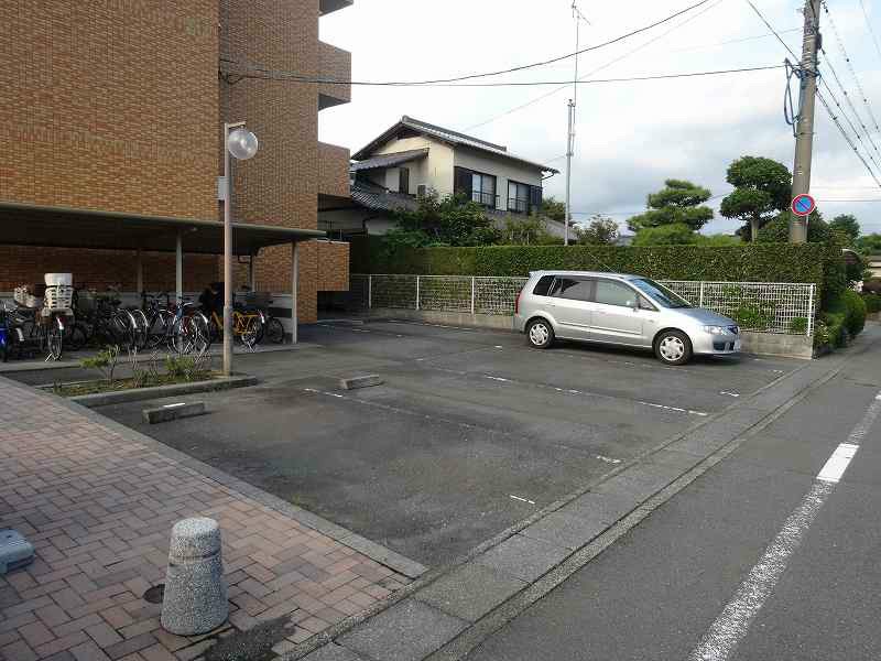 エスポワールＭ 駐車場