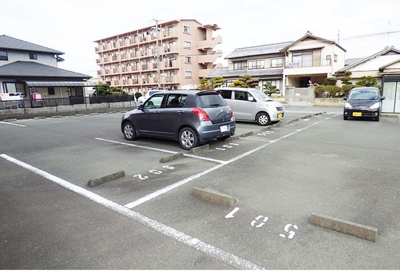 エザンスⅡ 駐車場
