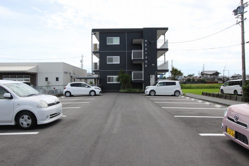 NEXTAGE新橋 駐車場