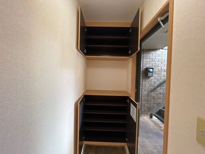 Ｗｉｎｇ ８４１ 玄関