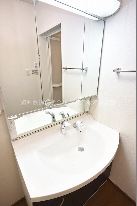 曳馬3丁目6-20,21,22貸家　＊  洗面所