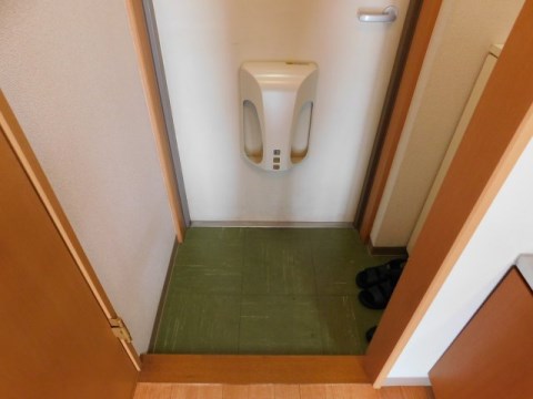 サウスルーム三島 玄関