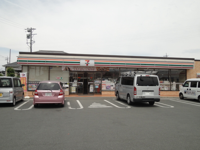 ハイツアザレア コンビニ