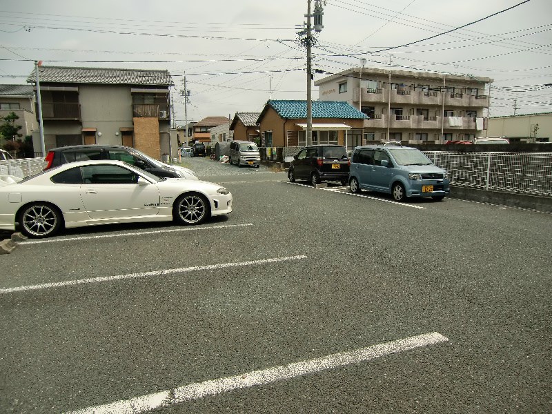 グランパレⅢ 駐車場