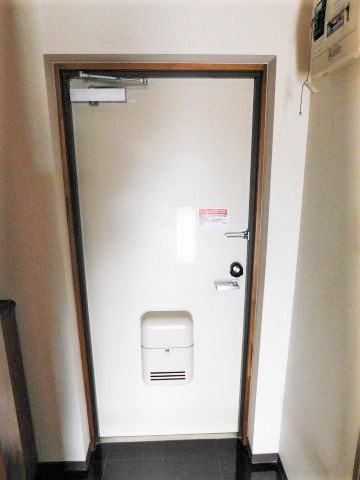 トラスティ都盛 玄関