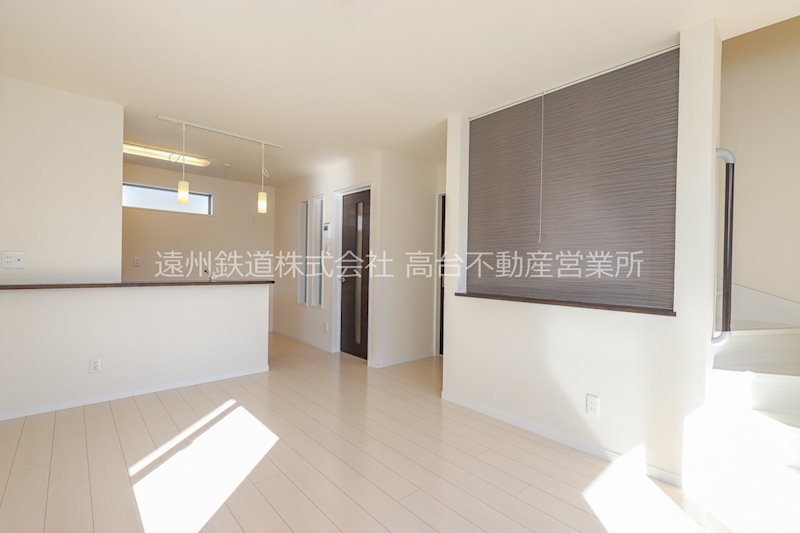 高丘東4丁目戸建貸家Ⅱ リビング