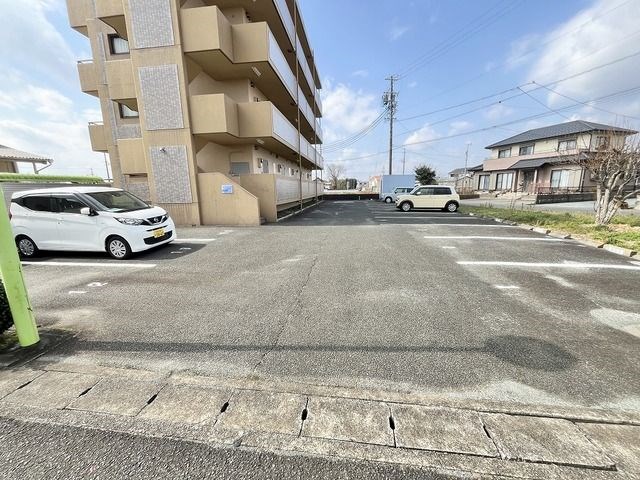 レイクルイーズ 駐車場