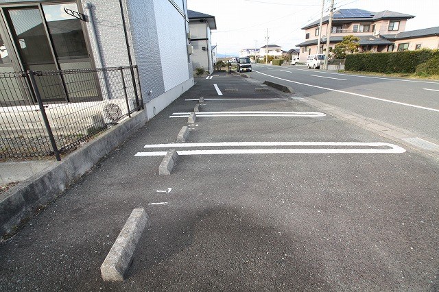 アムール・ヴィルＢ 駐車場