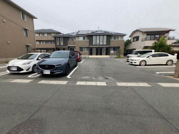 アンソレイエ 駐車場