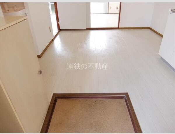 シティ 玄関