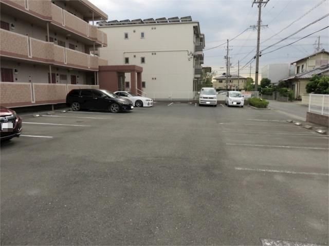 Further　growth 駐車場