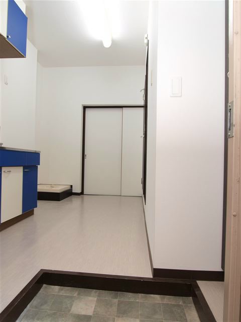 サンリバーM 玄関